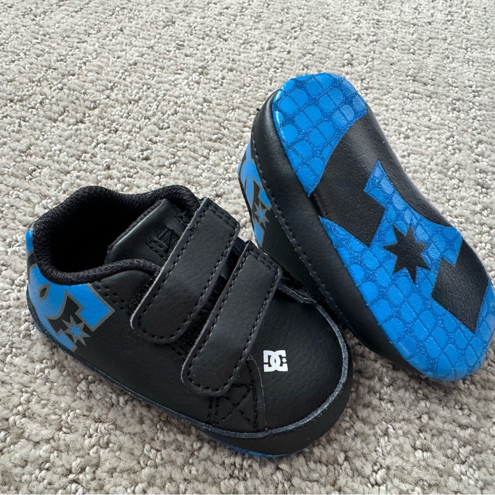 Infant DC Shoes USA size 2 EUC